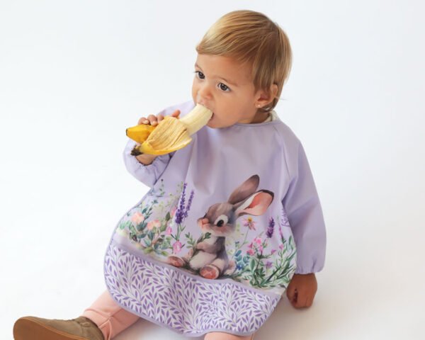 BABERO CON MANGAS IMPERMEABLE LAVANDA - Imagen 2